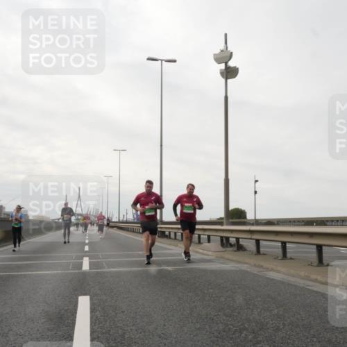 03.10.2025 - Köhlbrandbrückenlauf Matties Gatica Varas http://msf.ph/oto/9192539 03.10.2025 16:10:54 Position 3  meine-sportfotos.de