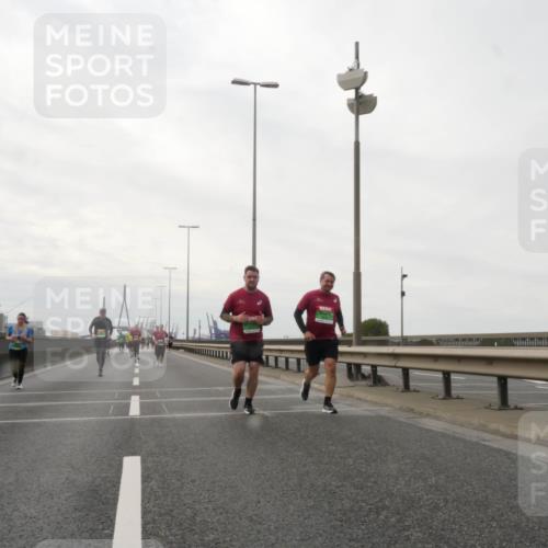 03.10.2025 - Köhlbrandbrückenlauf Matties Gatica Varas http://msf.ph/oto/9192540 03.10.2025 16:10:54 Position 3  meine-sportfotos.de