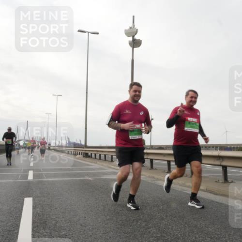 03.10.2025 - Köhlbrandbrückenlauf Matties Gatica Varas http://msf.ph/oto/9192547 03.10.2025 16:10:56 Position 3 9271 meine-sportfotos.de