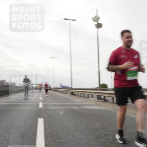 03.10.2025 - Köhlbrandbrückenlauf Matties Gatica Varas http://msf.ph/oto/9192549 03.10.2025 16:10:56 Position 3  meine-sportfotos.de