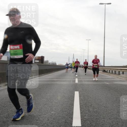 03.10.2025 - Köhlbrandbrückenlauf Matties Gatica Varas http://msf.ph/oto/9192568 03.10.2025 16:11:00 Position 3  meine-sportfotos.de