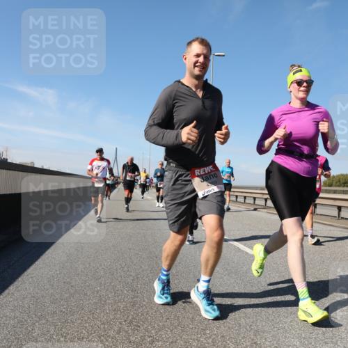 03.10.2025 - Köhlbrandbrückenlauf Yannick Fuchs http://msf.ph/oto/9192569 03.10.2025 11:53:58 Position 3 4369 meine-sportfotos.de