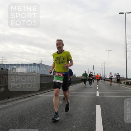 03.10.2025 - Köhlbrandbrückenlauf Matties Gatica Varas http://msf.ph/oto/9192598 03.10.2025 16:11:08 Position 3 7675 meine-sportfotos.de