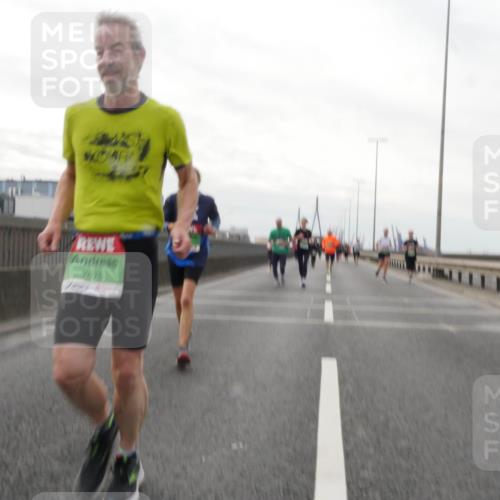 03.10.2025 - Köhlbrandbrückenlauf Matties Gatica Varas http://msf.ph/oto/9192601 03.10.2025 16:11:08 Position 3 7675 meine-sportfotos.de