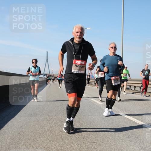 03.10.2025 - Köhlbrandbrückenlauf Yannick Fuchs http://msf.ph/oto/9192606 03.10.2025 11:54:00 Position 3 4487, 5805 meine-sportfotos.de