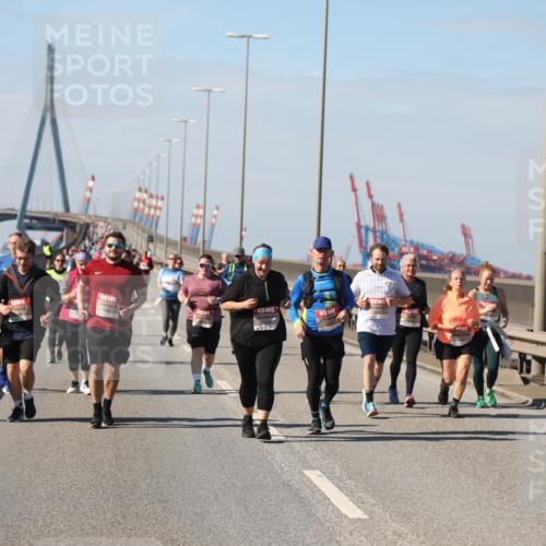 03.10.2025 - Köhlbrandbrückenlauf Yannick Fuchs http://msf.ph/oto/9192607 03.10.2025 12:14:25 Position 3  meine-sportfotos.de