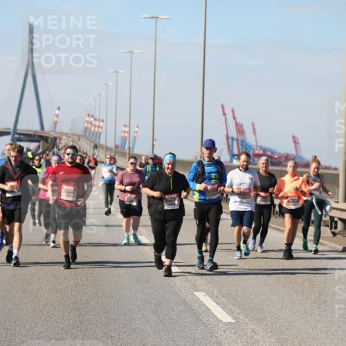 03.10.2025 - Köhlbrandbrückenlauf Yannick Fuchs http://msf.ph/oto/9192610 03.10.2025 12:14:25 Position 3  meine-sportfotos.de