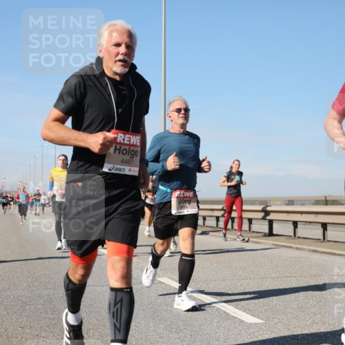 03.10.2025 - Köhlbrandbrückenlauf Yannick Fuchs http://msf.ph/oto/9192617 03.10.2025 11:54:00 Position 3 4487, 4656, 5805 meine-sportfotos.de