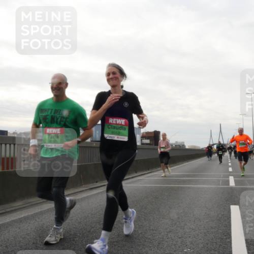 03.10.2025 - Köhlbrandbrückenlauf Matties Gatica Varas http://msf.ph/oto/9192621 03.10.2025 16:11:13 Position 3 8597, 8553 meine-sportfotos.de