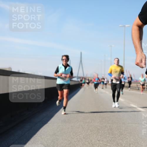03.10.2025 - Köhlbrandbrückenlauf Yannick Fuchs http://msf.ph/oto/9192622 03.10.2025 11:54:01 Position 3 4 meine-sportfotos.de