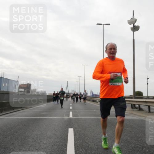 03.10.2025 - Köhlbrandbrückenlauf Matties Gatica Varas http://msf.ph/oto/9192634 03.10.2025 16:11:16 Position 3 8828 meine-sportfotos.de