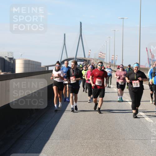 03.10.2025 - Köhlbrandbrückenlauf Yannick Fuchs http://msf.ph/oto/9192635 03.10.2025 12:14:27 Position 3  meine-sportfotos.de