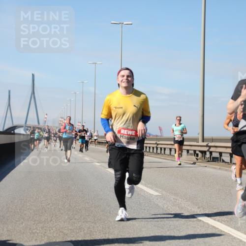 03.10.2025 - Köhlbrandbrückenlauf Yannick Fuchs http://msf.ph/oto/9192639 03.10.2025 11:54:02 Position 3 6487 meine-sportfotos.de