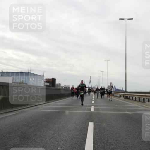 03.10.2025 - Köhlbrandbrückenlauf Matties Gatica Varas http://msf.ph/oto/9192641 03.10.2025 16:11:17 Position 3  meine-sportfotos.de