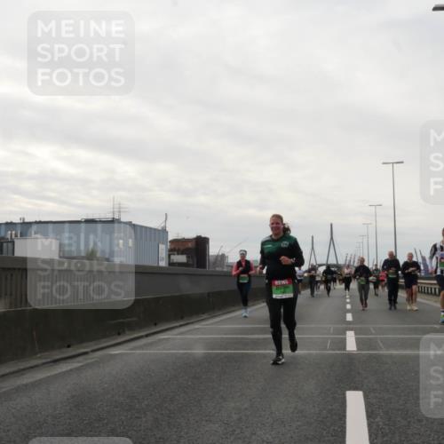 03.10.2025 - Köhlbrandbrückenlauf Matties Gatica Varas http://msf.ph/oto/9192650 03.10.2025 16:11:19 Position 3 96 meine-sportfotos.de
