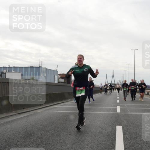 03.10.2025 - Köhlbrandbrückenlauf Matties Gatica Varas http://msf.ph/oto/9192652 03.10.2025 16:11:20 Position 3 96 meine-sportfotos.de