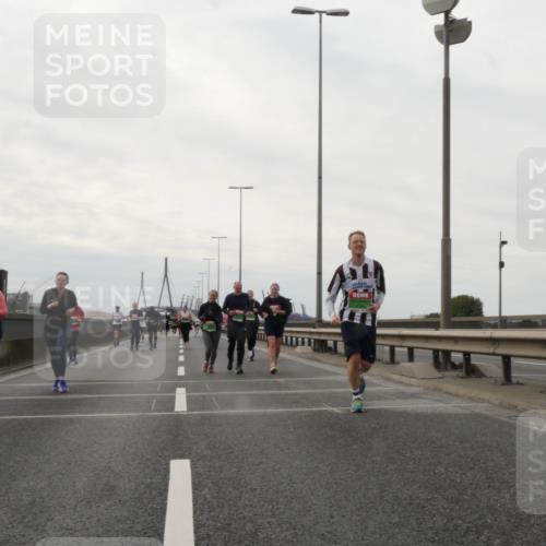 03.10.2025 - Köhlbrandbrückenlauf Matties Gatica Varas http://msf.ph/oto/9192656 03.10.2025 16:11:21 Position 3 96 meine-sportfotos.de