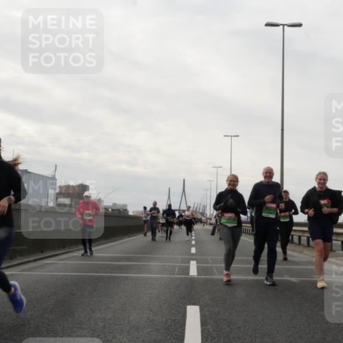 03.10.2025 - Köhlbrandbrückenlauf Matties Gatica Varas http://msf.ph/oto/9192669 03.10.2025 16:11:24 Position 3  meine-sportfotos.de