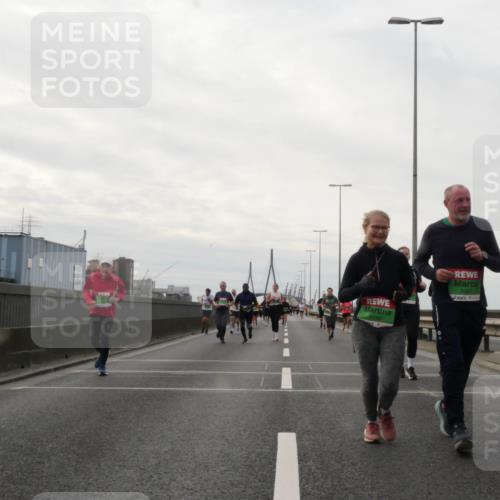 03.10.2025 - Köhlbrandbrückenlauf Matties Gatica Varas http://msf.ph/oto/9192673 03.10.2025 16:11:25 Position 3 9108, 9107 meine-sportfotos.de