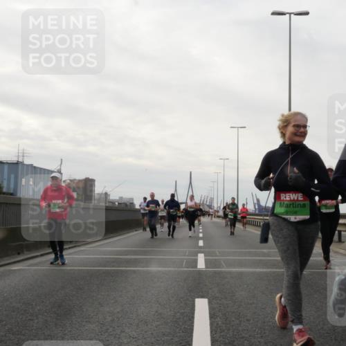 03.10.2025 - Köhlbrandbrückenlauf Matties Gatica Varas http://msf.ph/oto/9192676 03.10.2025 16:11:25 Position 3 9108, 9107 meine-sportfotos.de