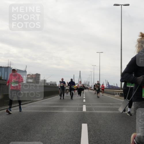 03.10.2025 - Köhlbrandbrückenlauf Matties Gatica Varas http://msf.ph/oto/9192677 03.10.2025 16:11:26 Position 3 9108 meine-sportfotos.de