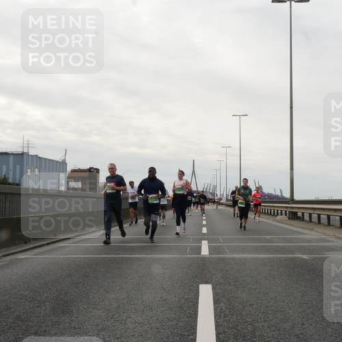 03.10.2025 - Köhlbrandbrückenlauf Matties Gatica Varas http://msf.ph/oto/9192689 03.10.2025 16:11:28 Position 3  meine-sportfotos.de