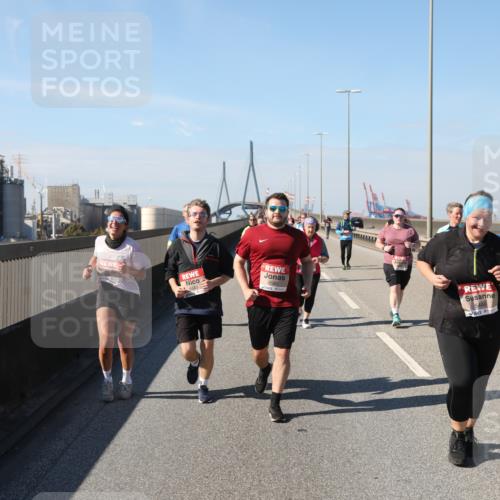 03.10.2025 - Köhlbrandbrückenlauf Yannick Fuchs http://msf.ph/oto/9192691 03.10.2025 12:14:31 Position 3 6582 meine-sportfotos.de