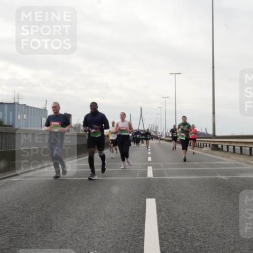03.10.2025 - Köhlbrandbrückenlauf Matties Gatica Varas http://msf.ph/oto/9192693 03.10.2025 16:11:29 Position 3  meine-sportfotos.de