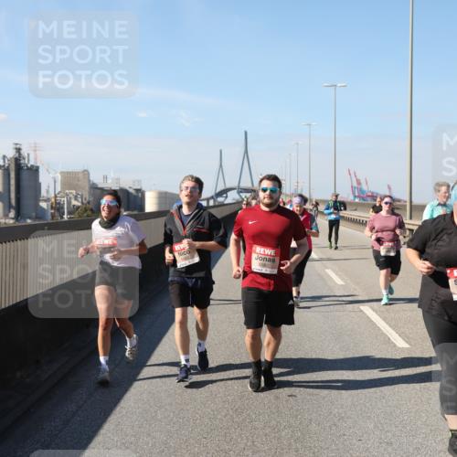 03.10.2025 - Köhlbrandbrückenlauf Yannick Fuchs http://msf.ph/oto/9192695 03.10.2025 12:14:31 Position 3 6583, 6582, 5444, 6259 meine-sportfotos.de