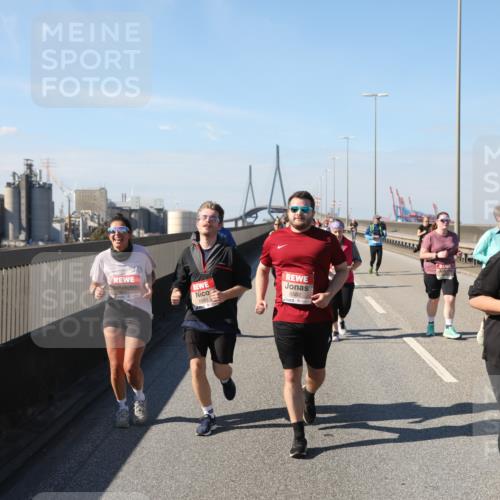03.10.2025 - Köhlbrandbrückenlauf Yannick Fuchs http://msf.ph/oto/9192699 03.10.2025 12:14:31 Position 3 6583, 6582, 5444 meine-sportfotos.de