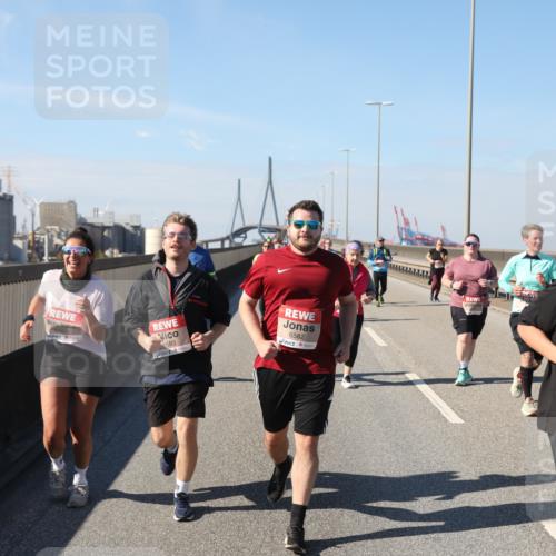 03.10.2025 - Köhlbrandbrückenlauf Yannick Fuchs http://msf.ph/oto/9192701 03.10.2025 12:14:32 Position 3 6583, 6582, 5444 meine-sportfotos.de