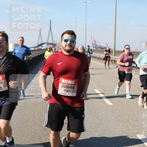 03.10.2025 - Köhlbrandbrückenlauf Yannick Fuchs http://msf.ph/oto/9192704 03.10.2025 12:14:32 Position 3 581, 6583, 6582 meine-sportfotos.de