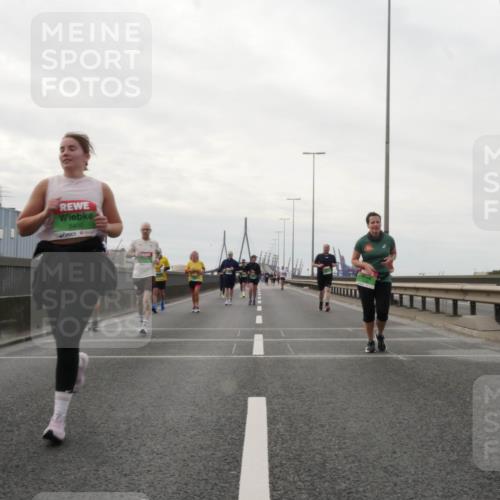 03.10.2025 - Köhlbrandbrückenlauf Matties Gatica Varas http://msf.ph/oto/9192706 03.10.2025 16:11:32 Position 3 8400 meine-sportfotos.de