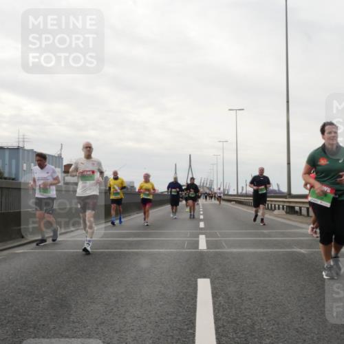 03.10.2025 - Köhlbrandbrückenlauf Matties Gatica Varas http://msf.ph/oto/9192712 03.10.2025 16:11:33 Position 3  meine-sportfotos.de
