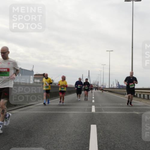 03.10.2025 - Köhlbrandbrückenlauf Matties Gatica Varas http://msf.ph/oto/9192719 03.10.2025 16:11:35 Position 3  meine-sportfotos.de