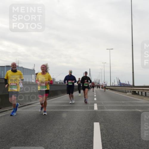 03.10.2025 - Köhlbrandbrückenlauf Matties Gatica Varas http://msf.ph/oto/9192729 03.10.2025 16:11:37 Position 3 2025 meine-sportfotos.de