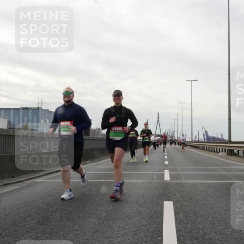 03.10.2025 - Köhlbrandbrückenlauf Matties Gatica Varas http://msf.ph/oto/9192738 03.10.2025 16:11:39 Position 3 8472 meine-sportfotos.de