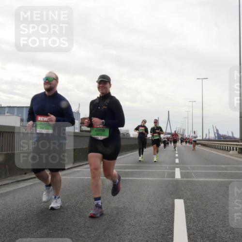 03.10.2025 - Köhlbrandbrückenlauf Matties Gatica Varas http://msf.ph/oto/9192740 03.10.2025 16:11:40 Position 3 8323, 8472 meine-sportfotos.de