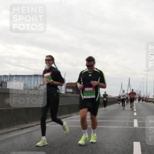 03.10.2025 - Köhlbrandbrückenlauf Matties Gatica Varas http://msf.ph/oto/9192755 03.10.2025 16:11:43 Position 3  meine-sportfotos.de