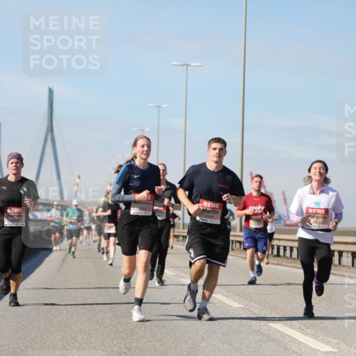03.10.2025 - Köhlbrandbrückenlauf Yannick Fuchs http://msf.ph/oto/9192760 03.10.2025 11:54:13 Position 3 6049, 4522, 6048, 5051 meine-sportfotos.de