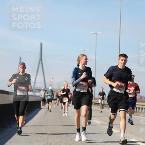 03.10.2025 - Köhlbrandbrückenlauf Yannick Fuchs http://msf.ph/oto/9192770 03.10.2025 11:54:13 Position 3 4973, 6049, 6048, 5051 meine-sportfotos.de