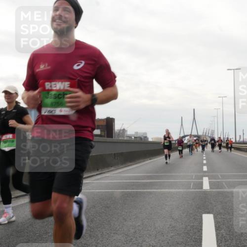 03.10.2025 - Köhlbrandbrückenlauf Matties Gatica Varas http://msf.ph/oto/9192778 03.10.2025 16:11:50 Position 3 8756 meine-sportfotos.de