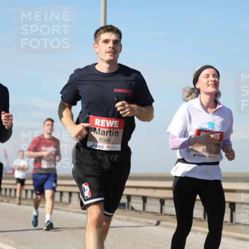 03.10.2025 - Köhlbrandbrückenlauf Yannick Fuchs http://msf.ph/oto/9192783 03.10.2025 11:54:15 Position 3 49, 6048, 593, 5051 meine-sportfotos.de