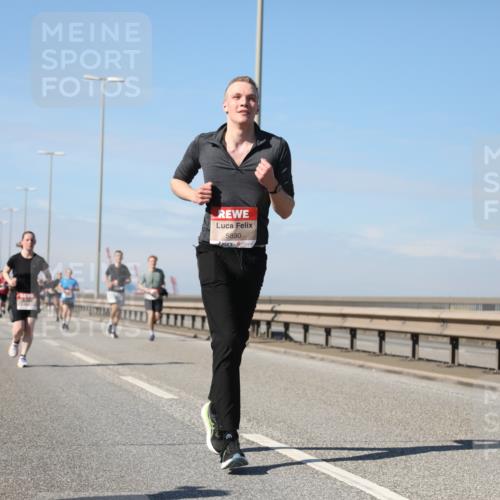 03.10.2025 - Köhlbrandbrückenlauf Yannick Fuchs http://msf.ph/oto/9192805 03.10.2025 11:54:18 Position 3 5890, 4908 meine-sportfotos.de