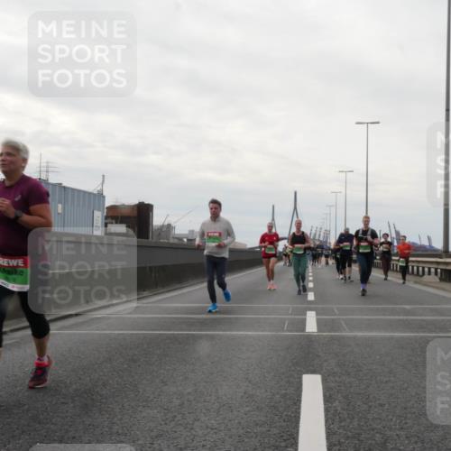 03.10.2025 - Köhlbrandbrückenlauf Matties Gatica Varas http://msf.ph/oto/9192815 03.10.2025 16:12:00 Position 3 508 meine-sportfotos.de