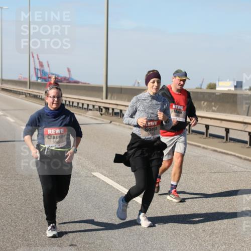 03.10.2025 - Köhlbrandbrückenlauf Yannick Fuchs http://msf.ph/oto/9192817 03.10.2025 12:14:55 Position 3 5620, 5613, 5043 meine-sportfotos.de