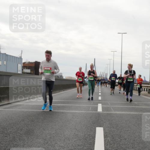 03.10.2025 - Köhlbrandbrückenlauf Matties Gatica Varas http://msf.ph/oto/9192819 03.10.2025 16:12:01 Position 3  meine-sportfotos.de