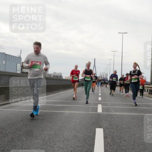 03.10.2025 - Köhlbrandbrückenlauf Matties Gatica Varas http://msf.ph/oto/9192822 03.10.2025 16:12:01 Position 3 8662 meine-sportfotos.de