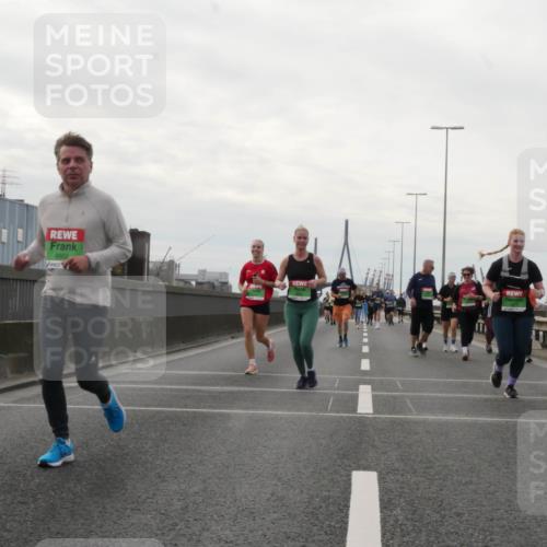 03.10.2025 - Köhlbrandbrückenlauf Matties Gatica Varas http://msf.ph/oto/9192824 03.10.2025 16:12:02 Position 3 8662 meine-sportfotos.de