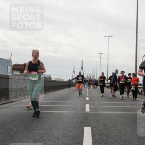 03.10.2025 - Köhlbrandbrückenlauf Matties Gatica Varas http://msf.ph/oto/9192829 03.10.2025 16:12:03 Position 3 8394, 844 meine-sportfotos.de